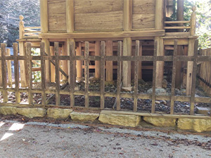 寺院 柵工事 before